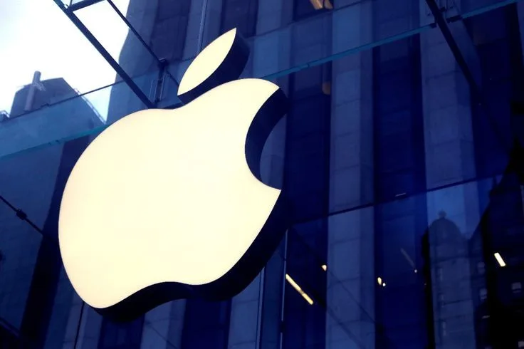 Apple threatens to block Twitter from the App Store.