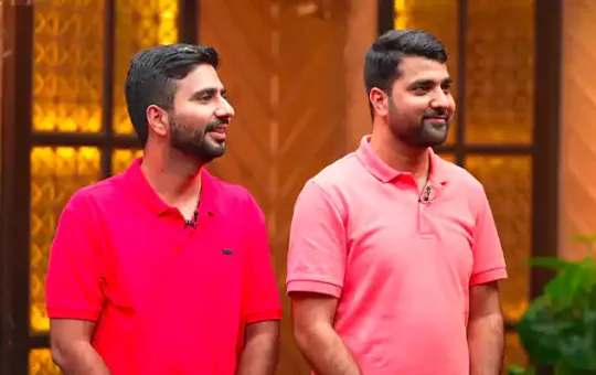 Shark Aman Gupta and Peyush Bansal join together with a team of Kashmiri entrepreneurs at FastBeetle